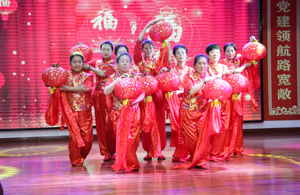 結(jié)力“慶十一  砸金蛋贏大獎(jiǎng)”活動(dòng) 在職工俱樂部隆重舉行